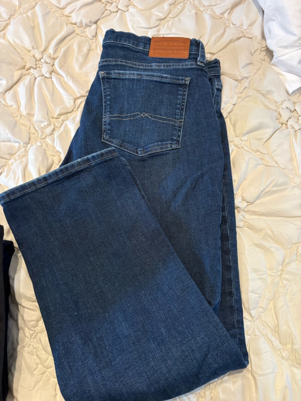 Lucky Brand Women's Dark Wash Blue jeans & Black Lucky Brand Jeans - Picture 4 of 10